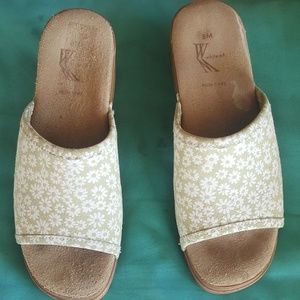 Wooden heel clogs